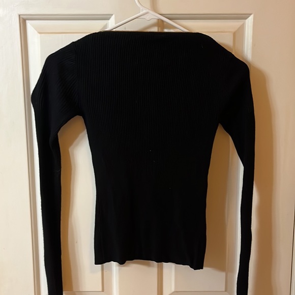 Guess zippered top. - Picture 5 of 6